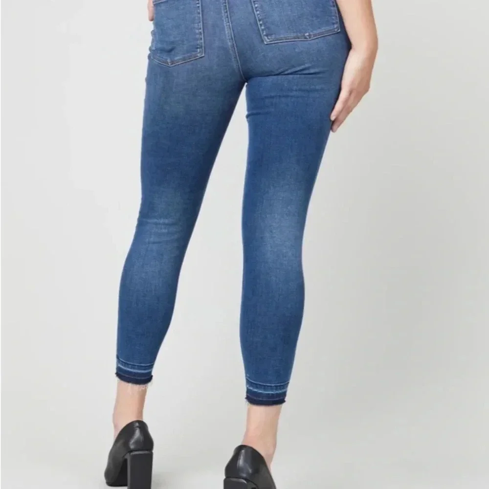 Spanx Distressed Ankle Skinny Jean Medium Wash - Picture 2 of 7